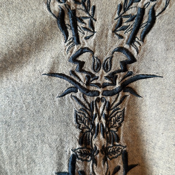 Maggie & Max brand Size 2X. Embroidered detail Boho Blouse. Like New - Picture 3 of 16